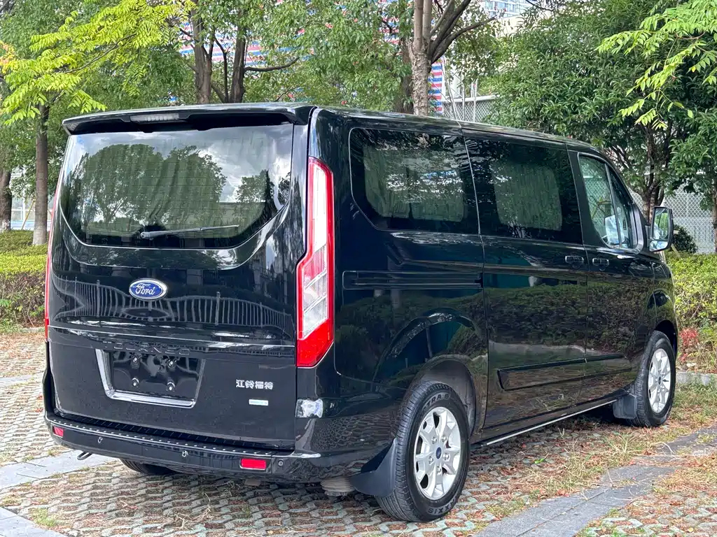 FORD TOUREO 2020
