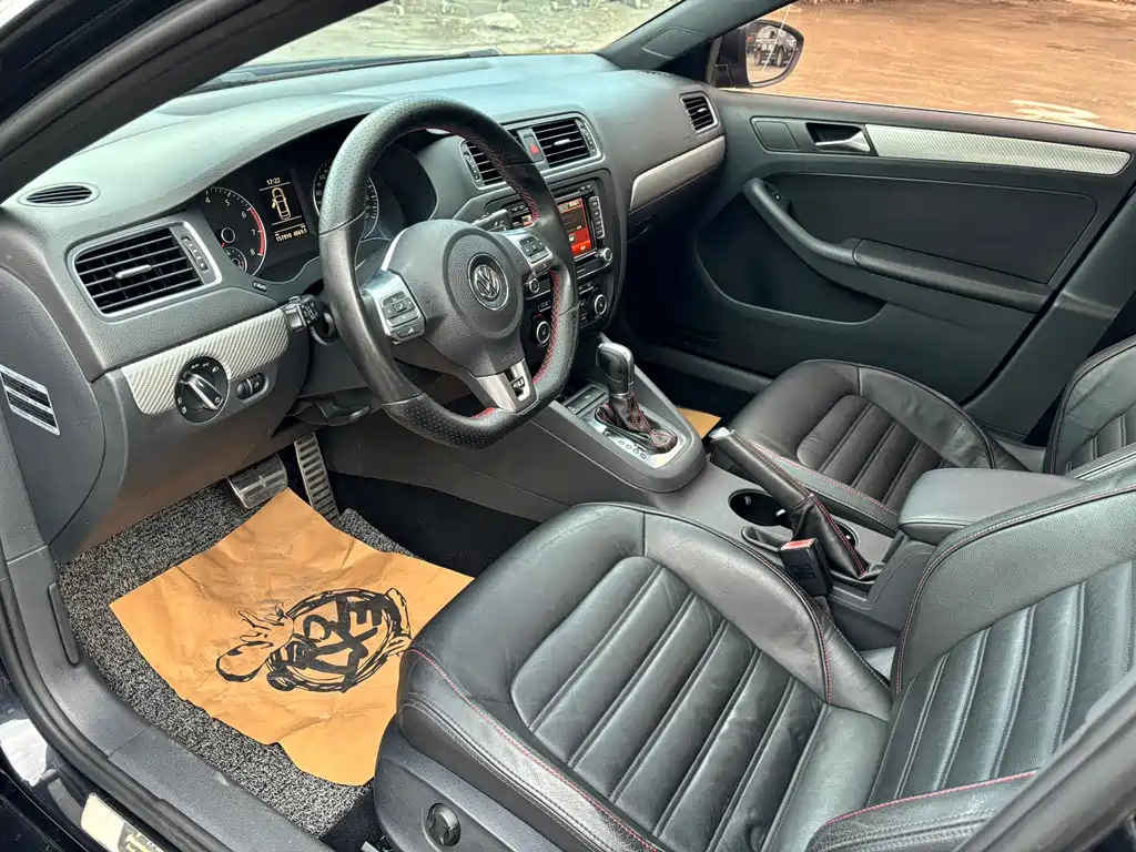 VOLKSWAGEN SAGITAR 2014