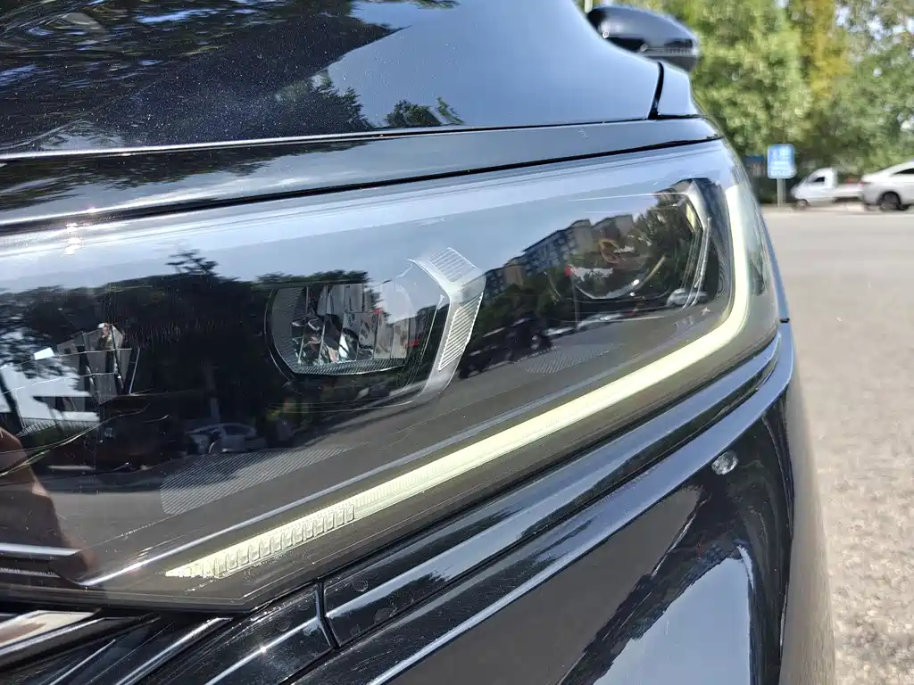 VOLKSWAGEN PASSAT 2024
