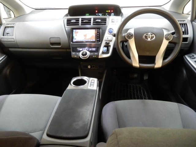 TOYOTA PRIUS ALPHA 2012