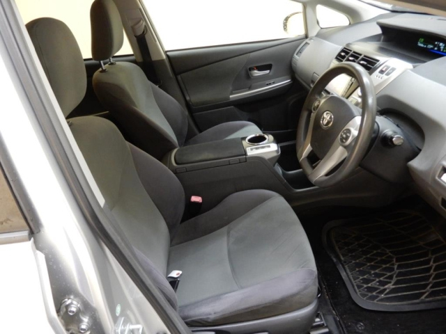 TOYOTA PRIUS ALPHA 2012