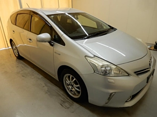 TOYOTA PRIUS ALPHA 2012