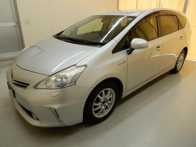 TOYOTA PRIUS ALPHA 2012