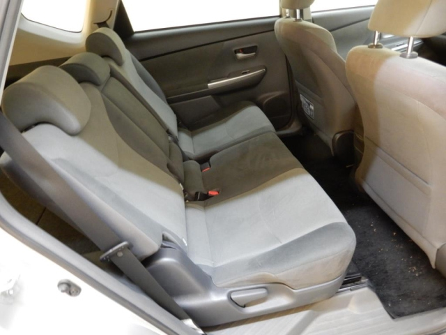TOYOTA PRIUS ALPHA 2012