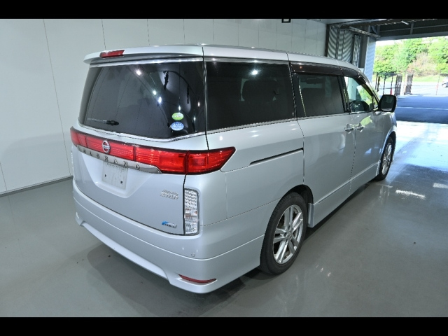 NISSAN ELGRAND 2010