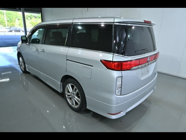 NISSAN ELGRAND 2010