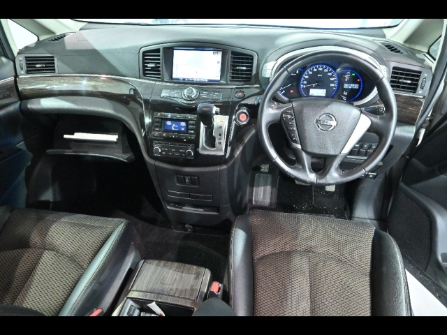 NISSAN ELGRAND 2010
