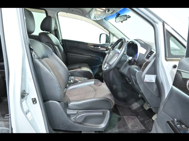 NISSAN ELGRAND 2010