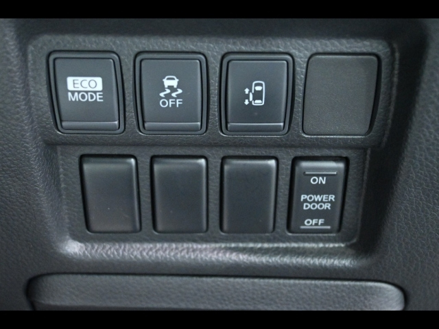 NISSAN ELGRAND 2010