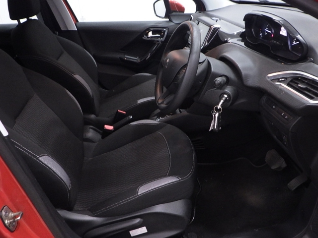 PEUGEOT 208 2016