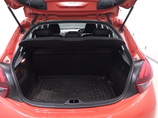 PEUGEOT 208 2016