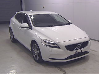 VOLVO V40 2016