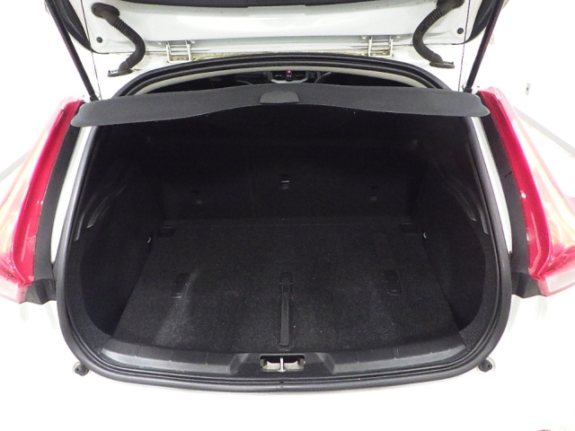 VOLVO V40 2016