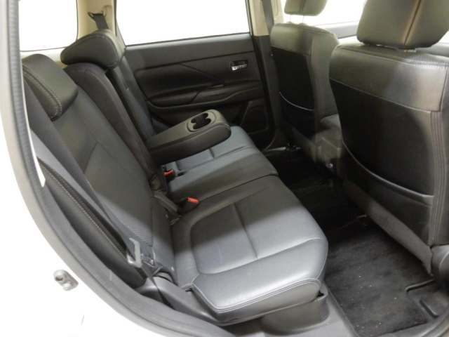 MITSUBISHI OUTLANDER PHEV 2014