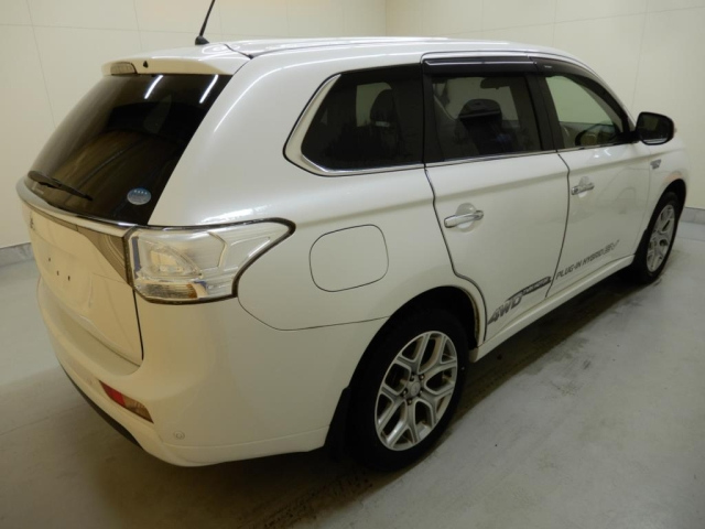 MITSUBISHI OUTLANDER PHEV 2014