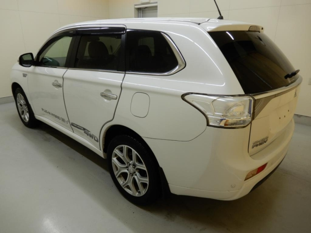 MITSUBISHI OUTLANDER PHEV 2014