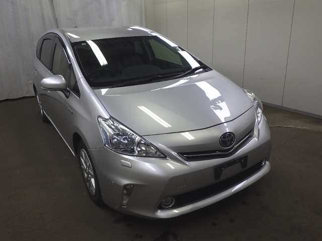 TOYOTA PRIUS ALPHA 2013