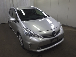TOYOTA PRIUS ALPHA 2013