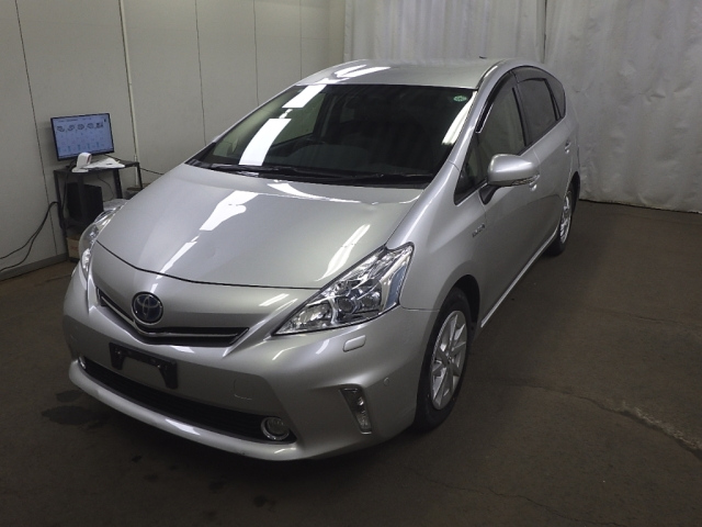 TOYOTA PRIUS ALPHA 2013