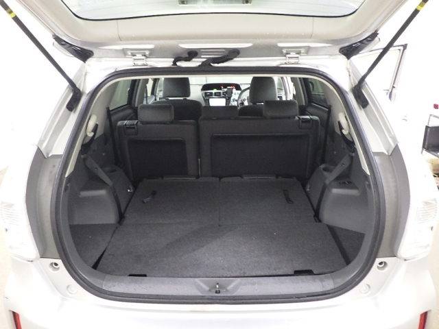 TOYOTA PRIUS ALPHA 2013