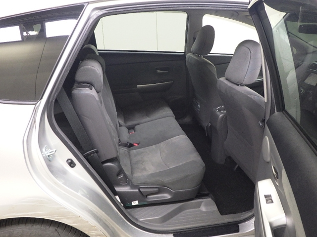 TOYOTA PRIUS ALPHA 2013