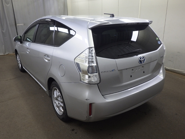 TOYOTA PRIUS ALPHA 2013