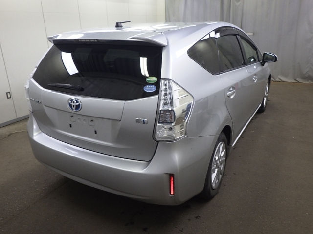TOYOTA PRIUS ALPHA 2013