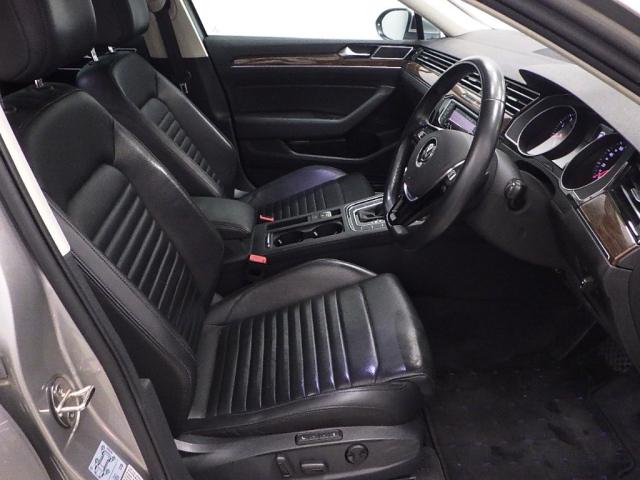 VOLKSWAGEN PASSAT VARIANT 2015