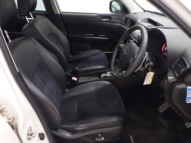 SUBARU EXIGA 2014