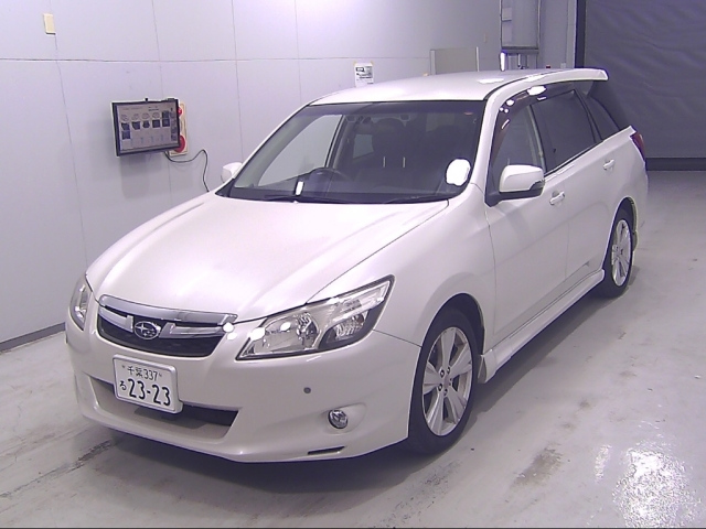 SUBARU EXIGA 2014