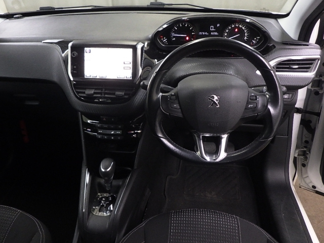 PEUGEOT 208 2018