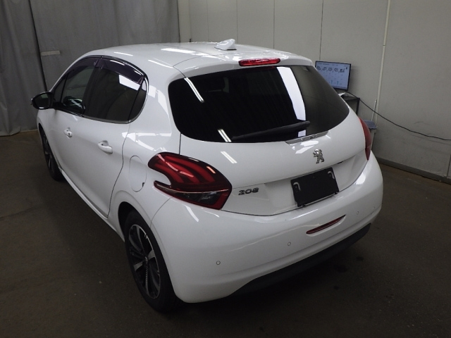 PEUGEOT 208 2018