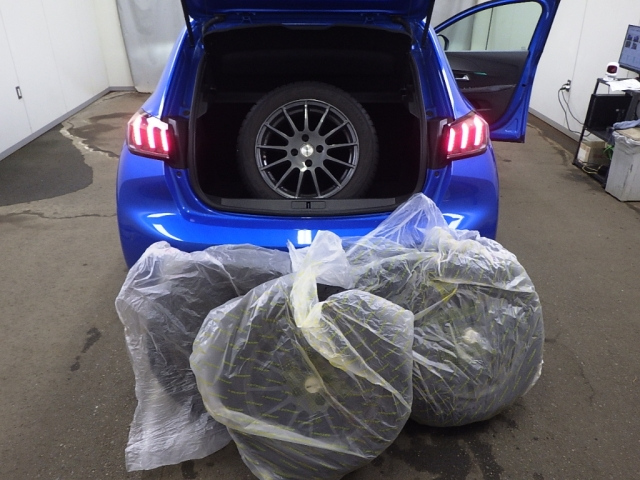 PEUGEOT 208 2020