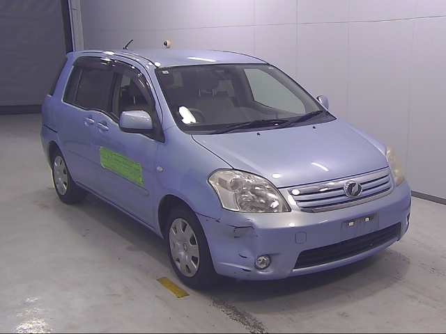 TOYOTA RAUM 2010