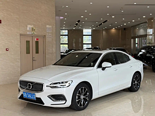 VOLVO S60  2022