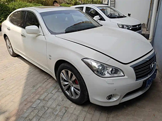 INFINITI Q70 2013