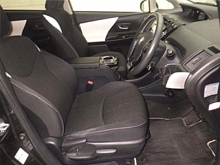 TOYOTA PRIUS ALPHA 2019
