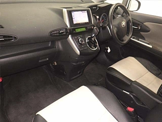 TOYOTA WISH 2011