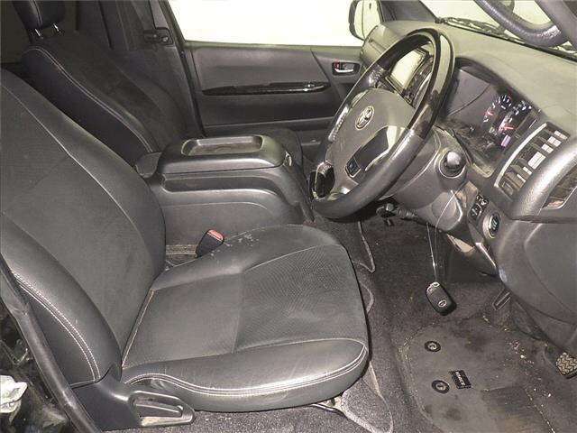 TOYOTA HIACE VAN 2019