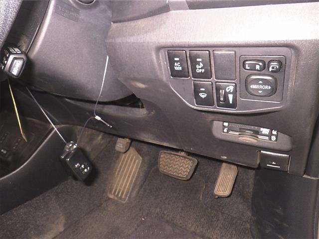 TOYOTA PRIUS PHV 2013