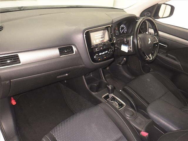 MITSUBISHI OUTLANDER 2016