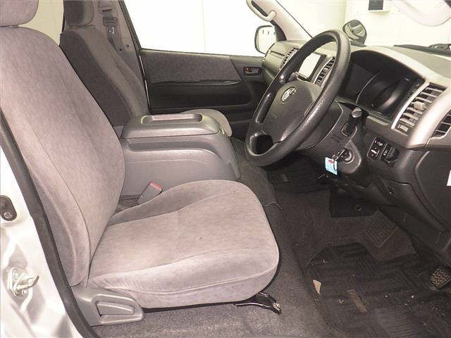 TOYOTA HIACE 2010