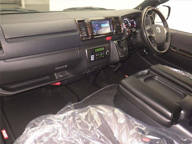 TOYOTA HIACE VAN 2018
