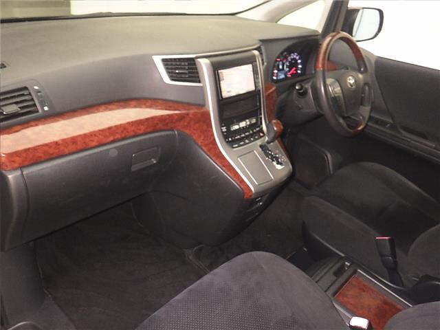 TOYOTA VELLFIRE 2010