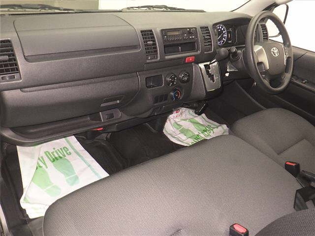 TOYOTA HIACE VAN 2022