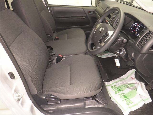 TOYOTA HIACE VAN 2022