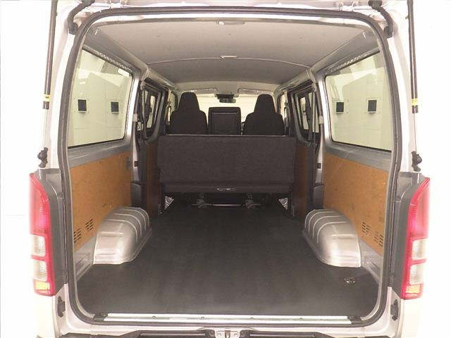 TOYOTA HIACE VAN 2022
