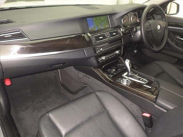 BMW 5 SERIES 2012