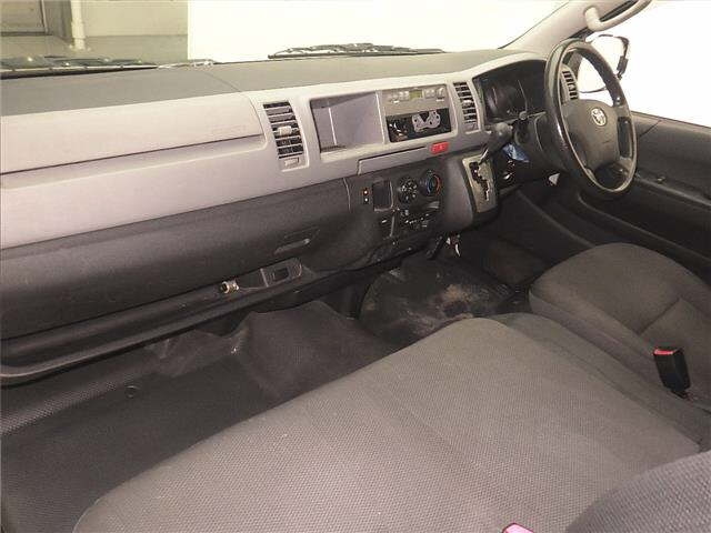 TOYOTA HIACE VAN 2010