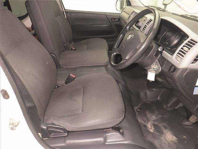 TOYOTA HIACE VAN 2010